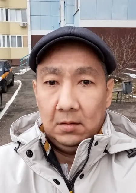 Булат из Москвы, мне 41, познакомлюсь для общения