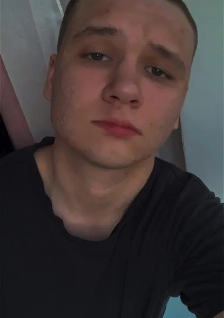 Я Андрей, 20, из Москвы, ищу знакомства без обязательств