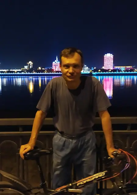 Дима из Февральского, мне 38, познакомлюсь для общения