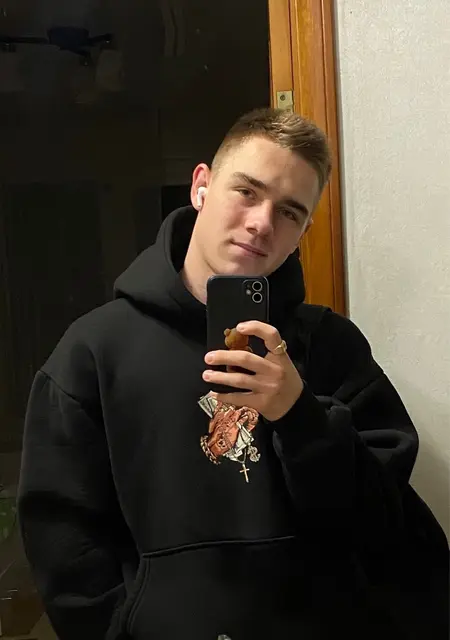 Я Kirill, 20, из Набережных Челнов, ищу знакомства на одну ночь