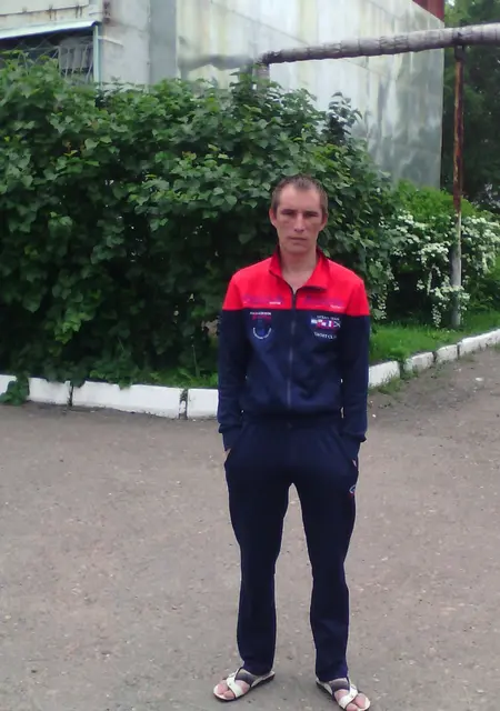 Я Макс, 40, знакомлюсь для дружбы в Лучегорске