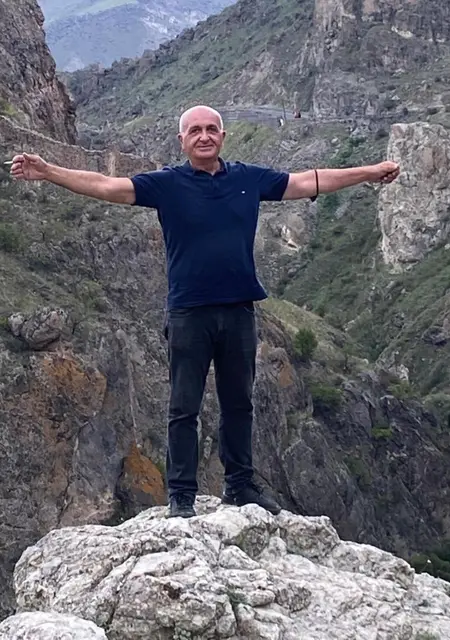 Гия из Владикавказа, ищу на сайте знакомства на одну ночь