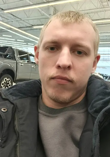 Павел из Валдая, мне 27, познакомлюсь на одну ночь