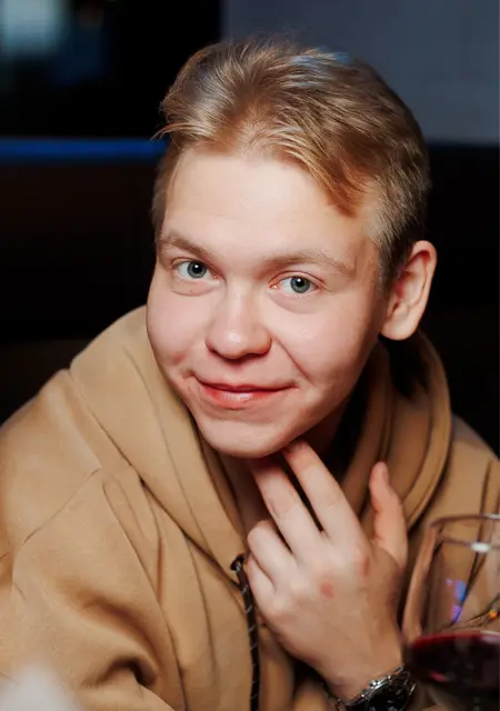 Владислав из Москвы, мне 25, познакомлюсь для приятного времяпровождения