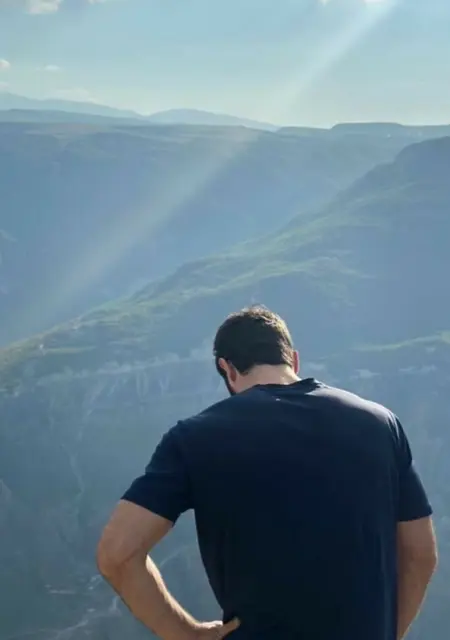 Артур из Москвы, ищу на сайте знакомства без обязательств