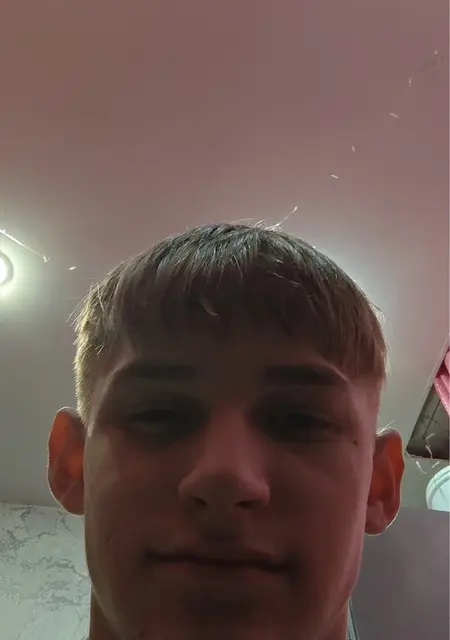 Я Глеб, 18, из Новосибирска, ищу знакомства без обязательств