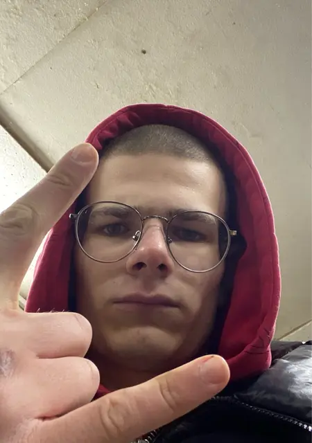 Я Кирилл, 20, знакомлюсь без обязательств в Саратове