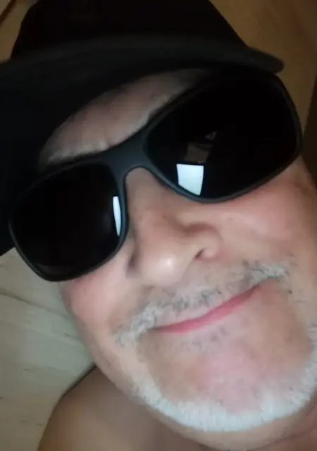 Роман из Калининграда, мне 64, познакомлюсь на одну ночь