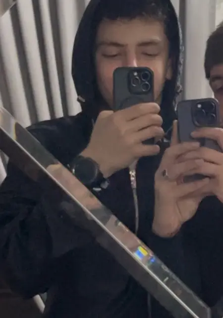 Я Адам, 18, из Грозного, ищу знакомство для постоянных отношений