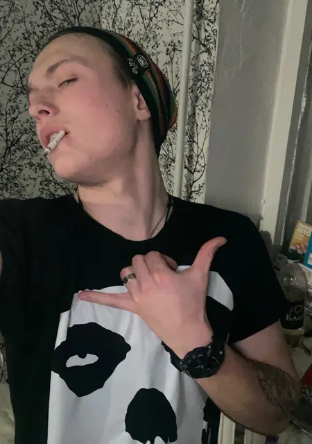 Я Артем, 22, из Краснознаменска, ищу знакомство для постоянных отношений