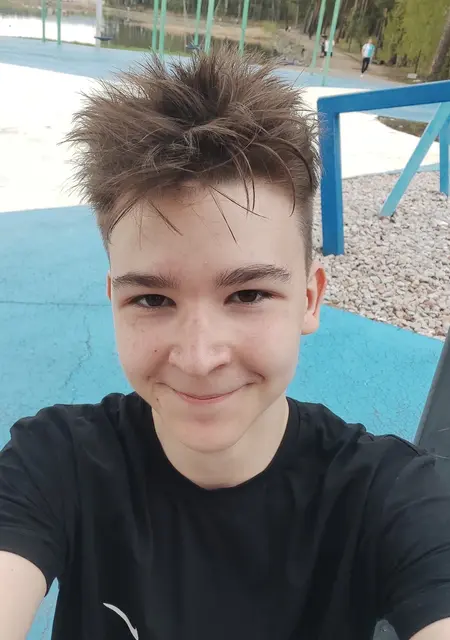 Я Сергей, 18, из Железногорска, ищу знакомства без обязательств