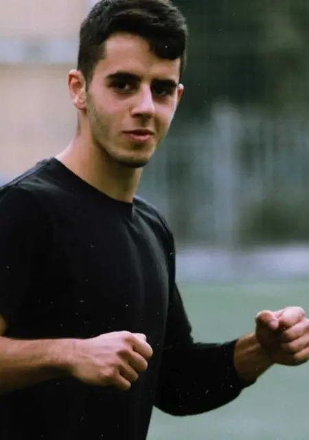 Я Эдмон, 23, из Калуги, ищу знакомства на одну ночь