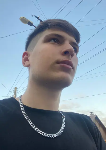 Я Олег, 19, знакомлюсь без обязательств в Владикавказе