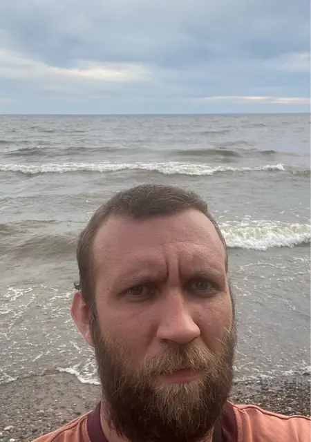 Я Артем, 34, из Вологды, ищу знакомства без обязательств