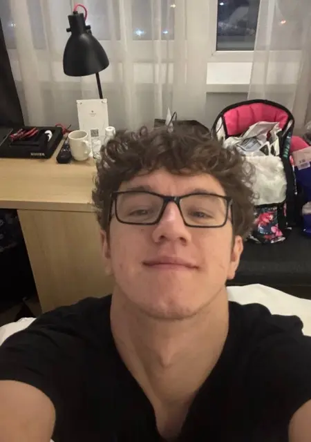 Данил из Магадана, ищу на сайте знакомства на одну ночь