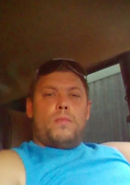 Я Евгений, 44, знакомлюсь на одну ночь в Новошахтинске