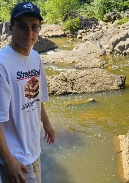 Дмитрий из Красноярска, мне 21, познакомлюсь для приятного времяпровождения