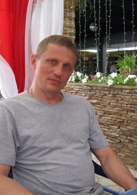 Влад из Калуги, мне 54, познакомлюсь для общения