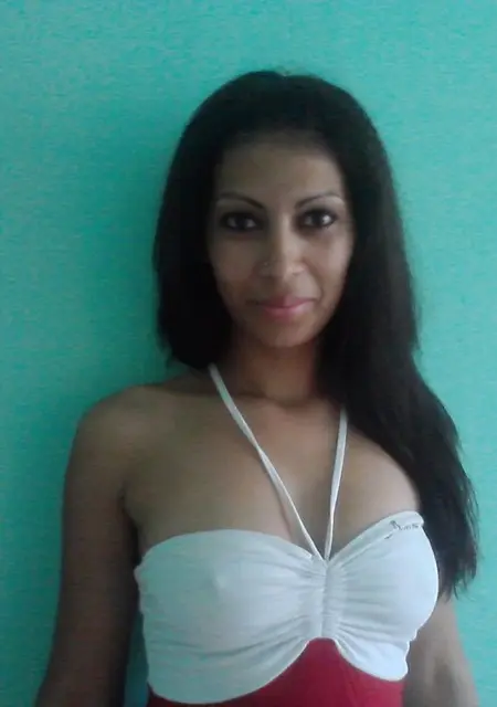 Я Эльвира, 24, из Лакши, ищу знакомство для общения