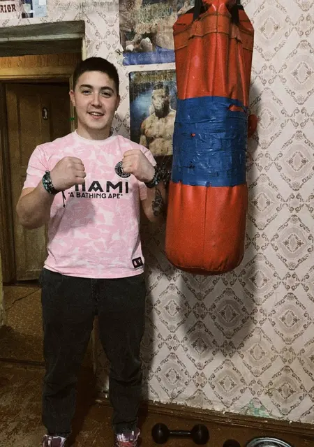 Я Боря, 24, из Екатеринбурга, ищу знакомства без обязательств
