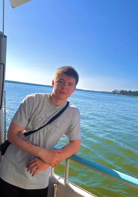 Влад из Новосибирска, ищу на сайте знакомства на одну ночь