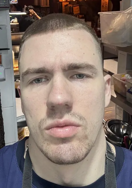 Андрей из Ялты, мне 23, познакомлюсь для дружбы