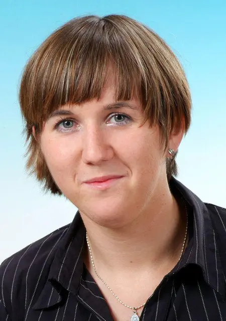 Я Лариса, 25, из Стрежевого, ищу знакомство для постоянных отношений