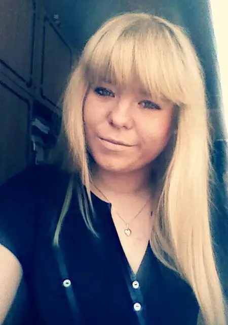 Я Елена, 19, из Конакова, ищу знакомство для постоянных отношений