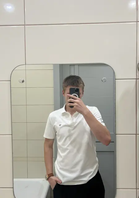 Я Роман, 18, знакомлюсь на одну ночь в Новокузнецке