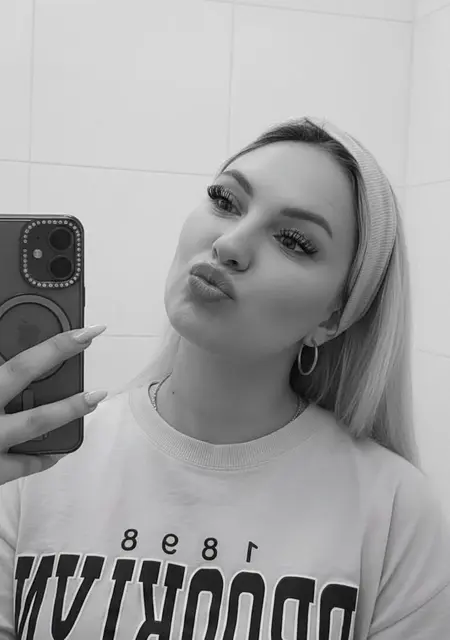 Я Счастье, 23, из Санкт-Петербурга, ищу знакомство для вирта