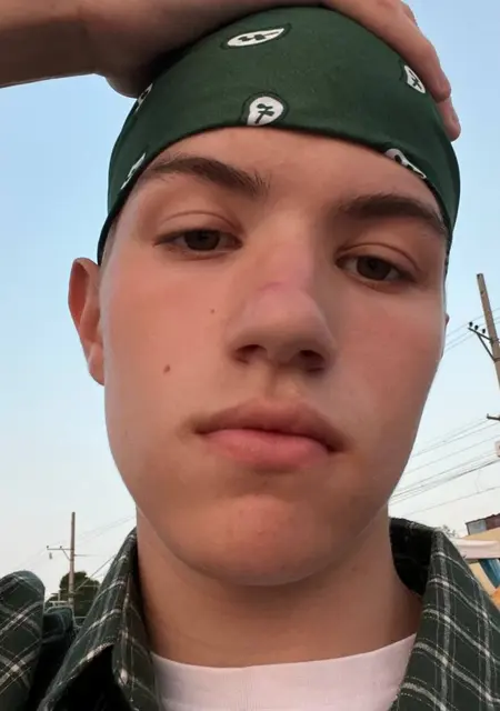 Никита из Нижнего Тагила, мне 18, познакомлюсь на одну ночь