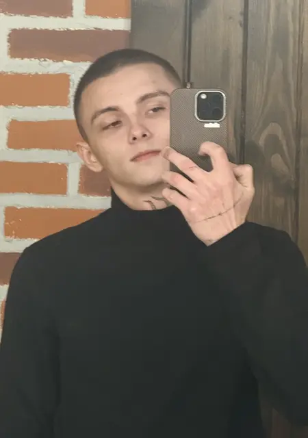 Я Макс, 19, из Конакова, ищу знакомства без обязательств