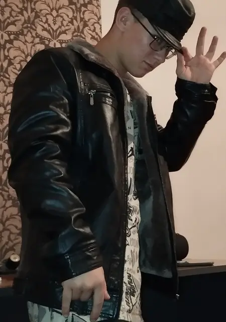 Я Арсений, 18, из Краснодара, ищу знакомства без обязательств