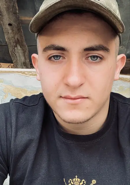 Артём з Новоайдара, мені 23 років, познайомлюсь на одну ніч