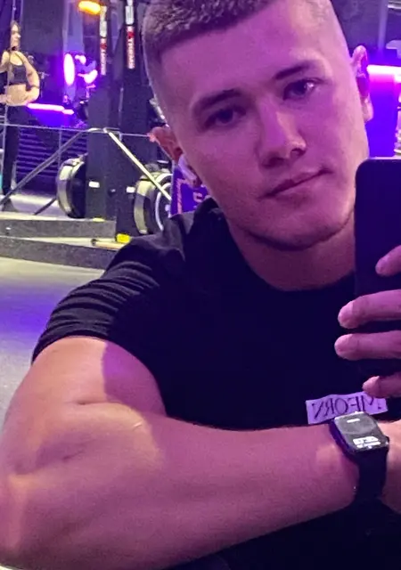 Я Руслан, 22, из Челябинска, ищу знакомство для дружбы