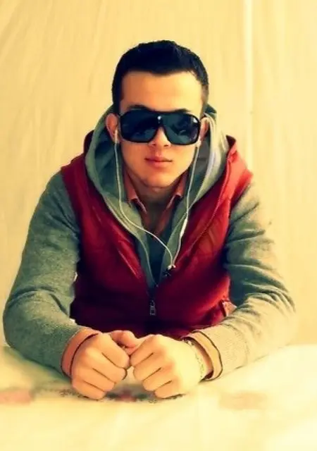 Серж из Охи, ищу на сайте знакомства на одну ночь