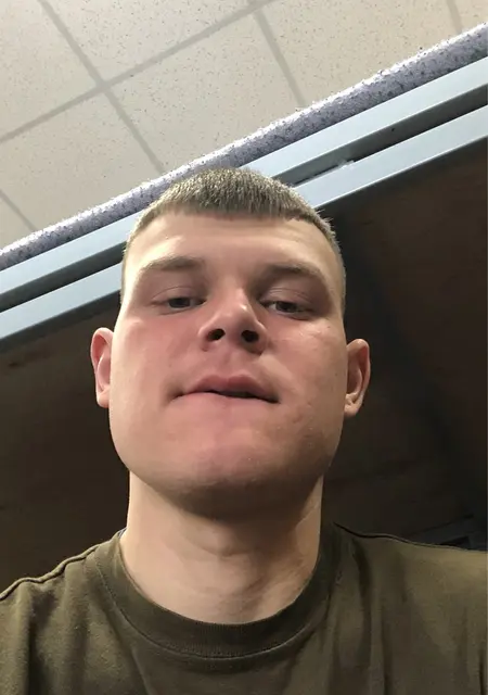 Я Евгений, 22, из Энгельса, ищу знакомство для вирта