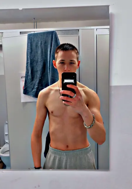 Я Аполлон, 20, знакомлюсь на одну ночь в Усолье-Сибирском