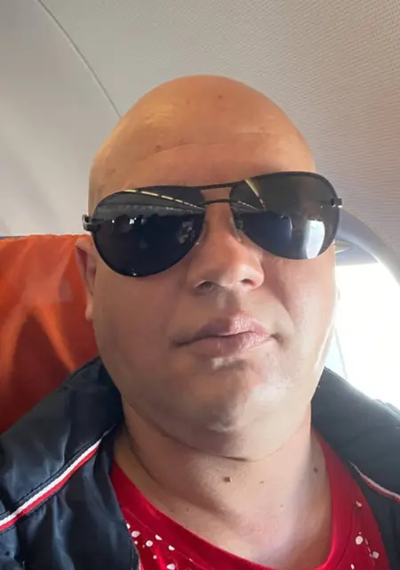 Я Илья, 40 років з Луганська, шукаю знайомства на одну ніч