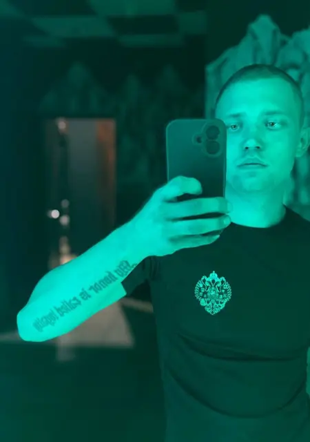 Я Андрей, 21 років з Амвросіївки, шукаю знайомства без зобов'язань