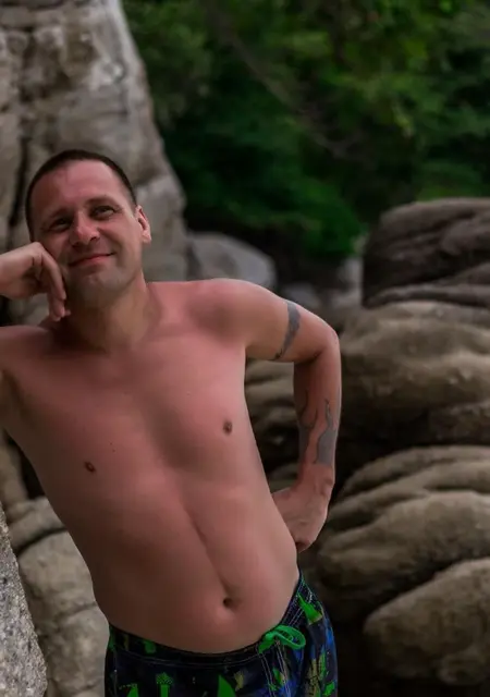 Oleg из Магадана, ищу на сайте постоянные отношения