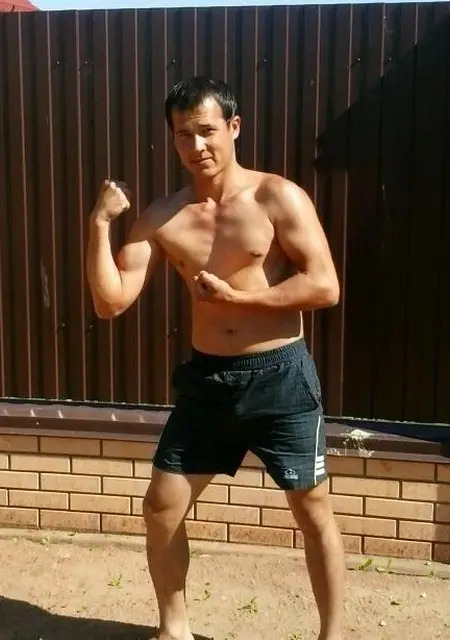 Я Рахим, 35, из Кирова, ищу знакомства без обязательств