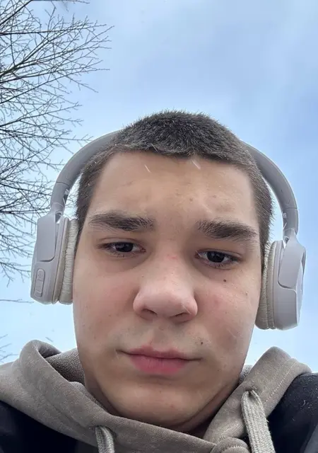 Я Денис, 23, из Йошкар-Олы, ищу знакомство для совместных путешествий