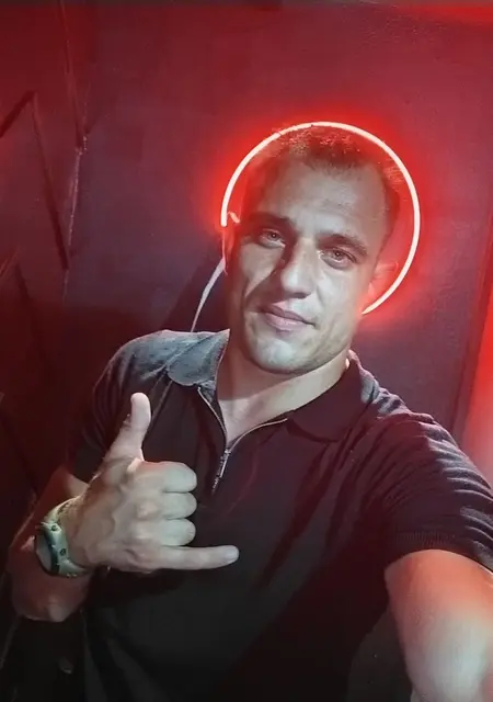 Я Артём, 32, знакомлюсь без обязательств в Москве