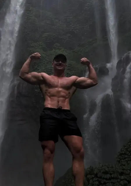 Артем из Москвы, мне 27, познакомлюсь для открытые отношения