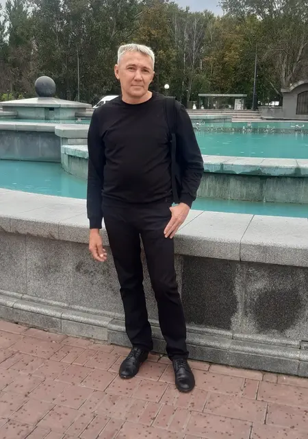 Дмитрий из Новомосковска, ищу на сайте знакомства без обязательств