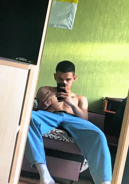 Я Ярослав, 20, из Владикавказа, ищу знакомства без обязательств