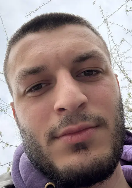 Сослан из Владикавказа, ищу на сайте открытые отношения