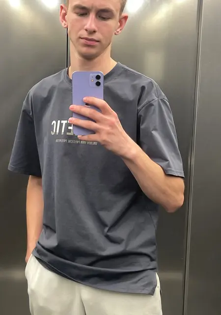 Я Алексей, 19, из Ульяновска, ищу знакомство для приятного времяпровождения