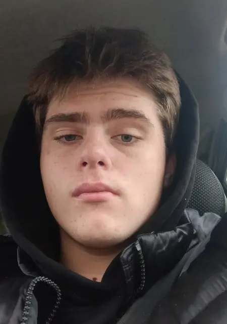 Кирилл из Тулы, мне 18, познакомлюсь без обязательств